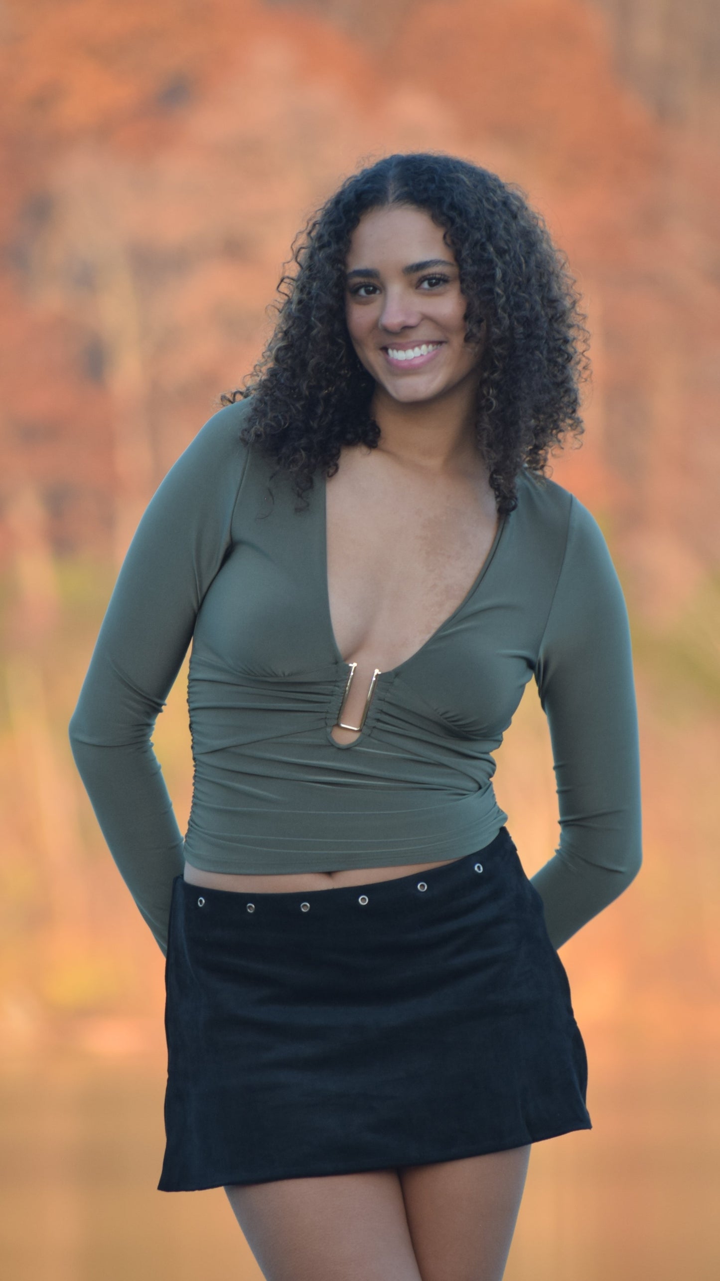 LONG SLEEVE SLINKY METAL U TOP OLIVE